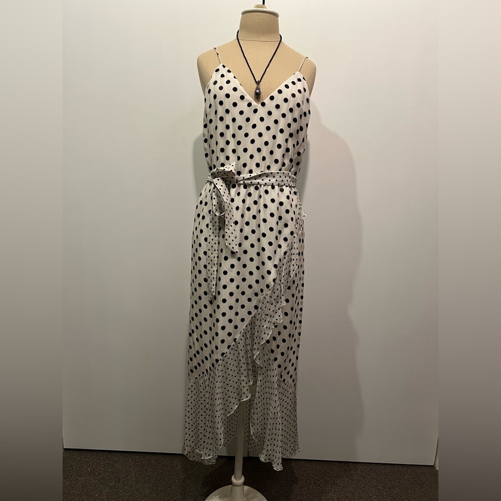 NWT Alice +Olivia soft white large dot dress. Size 12 - Picture 6 of 14